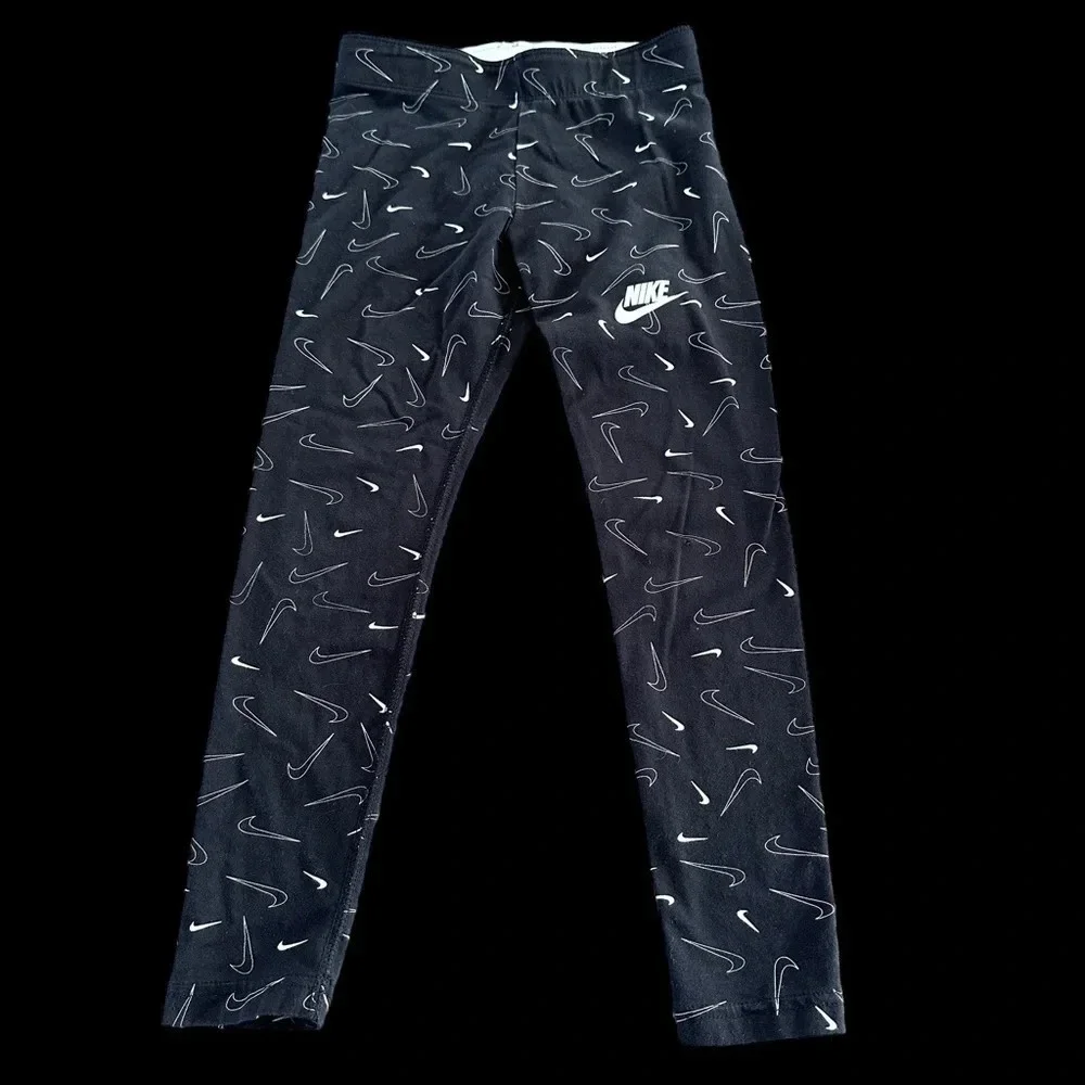 Play Condition‎ Nike Sportswear Girls Small Black Logo Leggings Pants Knit